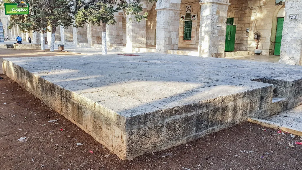 مصطبة باب الحديد