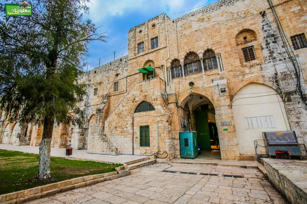 المدرسة الفارسية